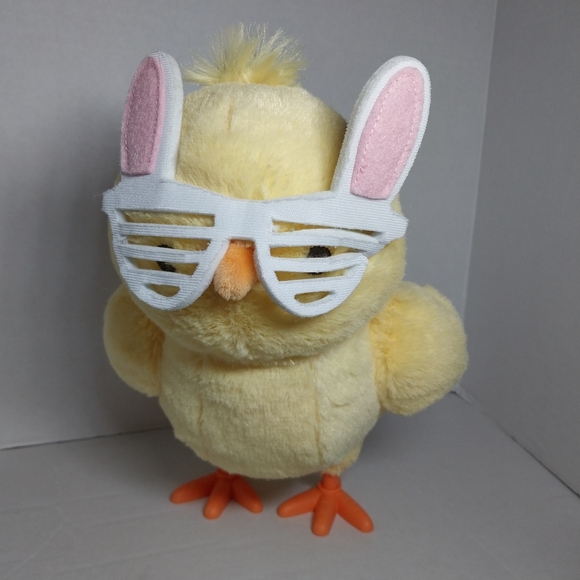 Hallmark 11.5" tall Easter Hip Hoppy Egg-Laying Chick Singing and dancing Plush - Picture 3 of 13